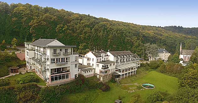 Urlaub ber Silvester Hotel im Rheingau Silvester-Kurzurlaub im Waldhotel zwischen Geisenheim am Rhein, Rdesheim, Schloss Johannisberg, Eberbach und Wiesbaden in Hessen.